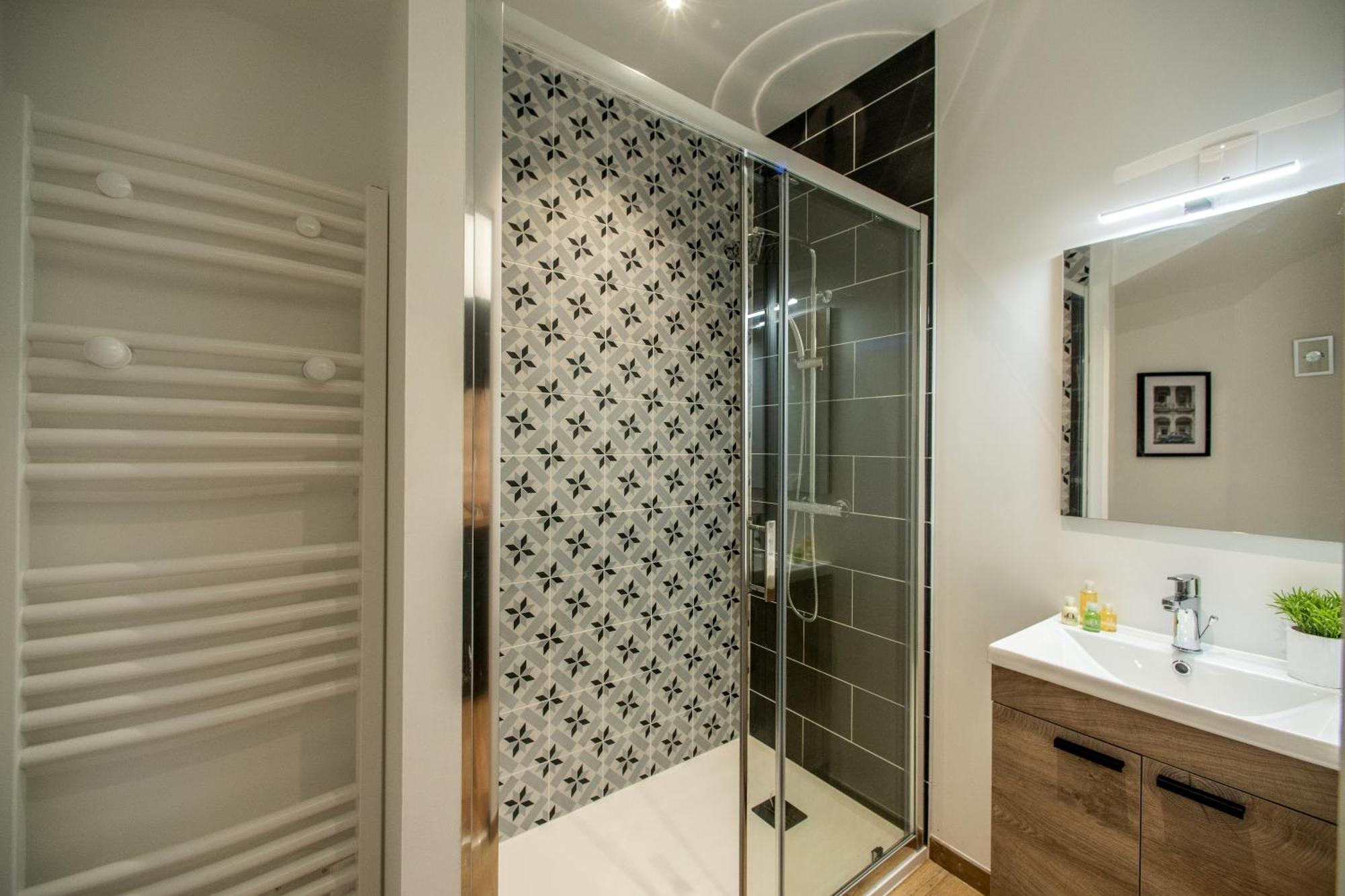 Appart-hotel De Standing Avec Jacuzzi Privatisable En Option Apartment *